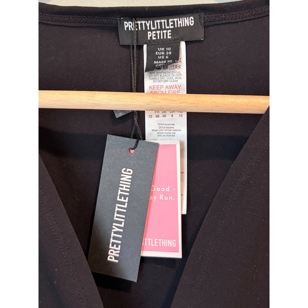 PrettyLittleThing Petite Black Contour Sculpt V Neck Crop Top Size 6 NWT - Picture 3 of 5